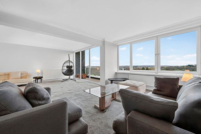 4 Bedroom Property To Rent In Lakeview Court, Wimbledon Park Road, SW19