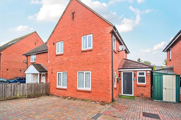 3 Bedroom Semi Detached House For Sale In Basingstoke, Hampshire, RG21
