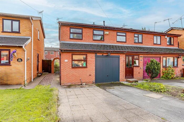 2 Bedroom End Of Terrace House For Sale In Vernon Park Drive, Old Basford, Nottinghamshire, NG6
