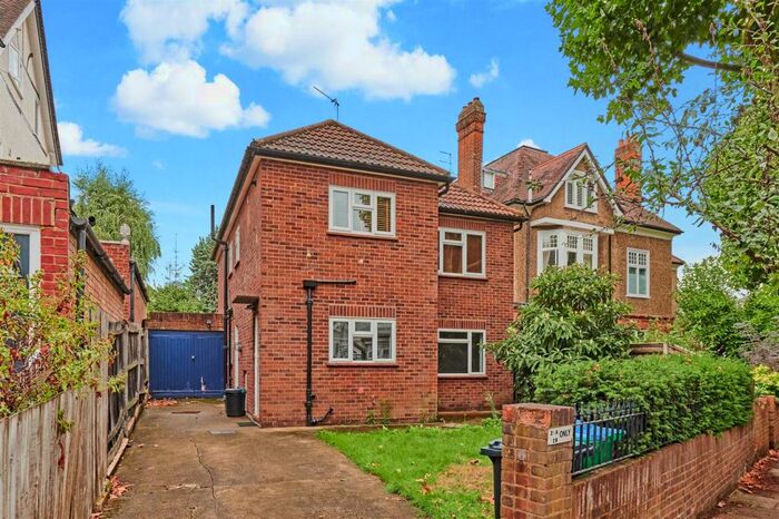 2 Bedroom Flat To Rent In Sheen Gate Gardens, East Sheen, SW14