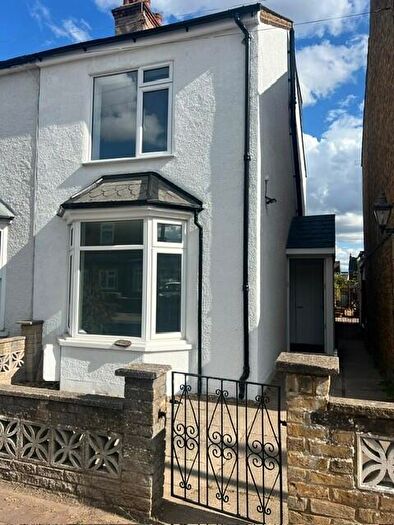 3 Bedroom Semi Detached House To Rent In Rumbold Road, Hoddesdon, Hertfordshire, EN11