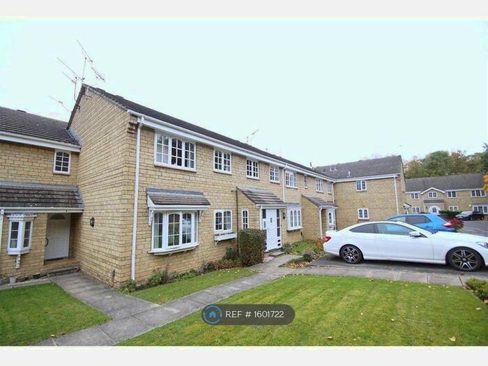 2 Bedroom Flat To Rent In Oakdene Vale, Leeds, LS17