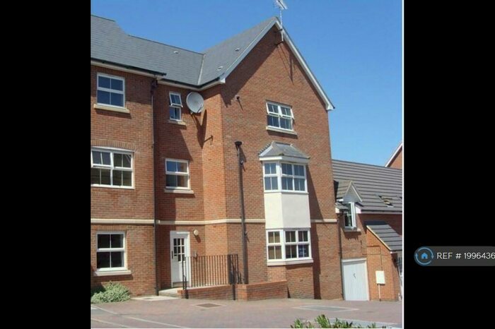 2 Bedroom Flat To Rent In Richards Close, Witham, CM8