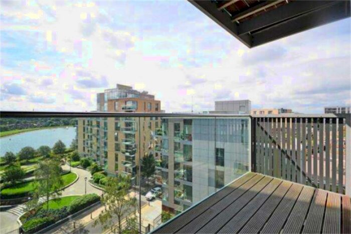 2 Bedroom Apartment To Rent In Hartwood Court, Devan Grove, London, Hackney, N4