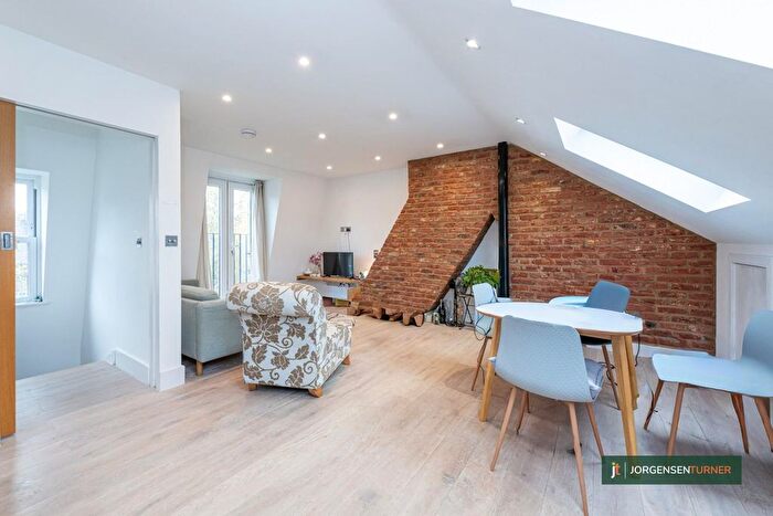 2 Bedroom Flat To Rent In Tunis Road, Shepherds Bush, London, W12