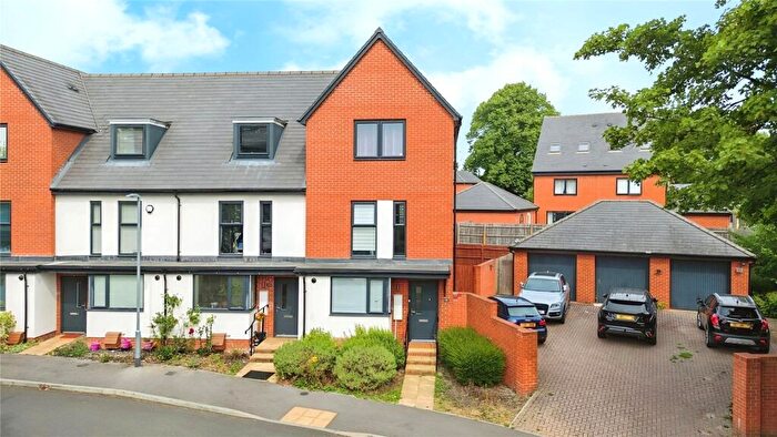 4 Bedroom End Of Terrace House For Sale In Coley Avenue, Reading, Berkshire, RG1