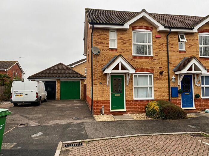 2 Bedroom Semi-Detached House To Rent In Dupre Close, Slough, SL1