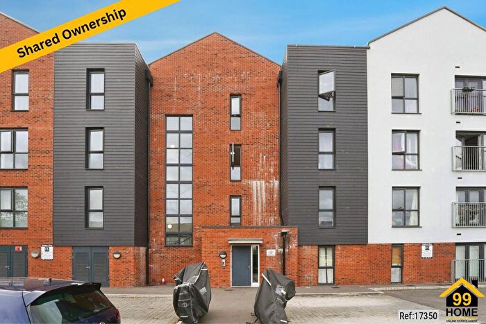 2 Bedroom Flat For Sale In Hobbs, Gloucester, GL2