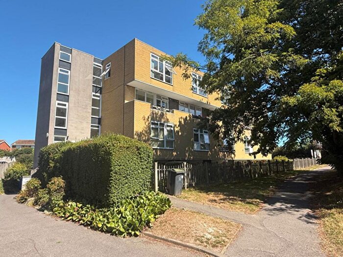 2 Bedroom Flat For Sale In Pegwell Road, Ramsgate, CT11