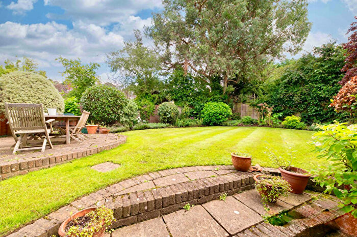 5 Bedroom Detached House To Rent In Leatherhead, KT22