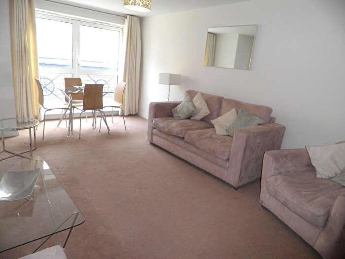 2 Bedroom Flat To Rent In Cline Road, Bounds Green, N11