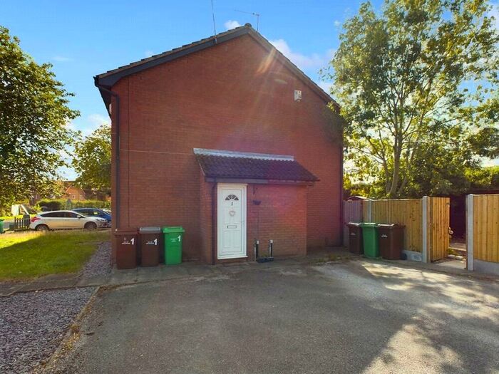 1 Bedroom End Of Terrace House To Rent In Dean Close, Nottingham, Nottinghamshire, NG8
