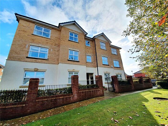 3 Bedroom Flat To Rent In Hampstead Drive, Whitefield, Manchester, Bury, M45