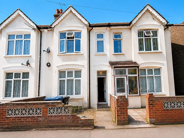 4 Bedroom Terraced House For Sale In West End Road, Southall, Greater London, UB1