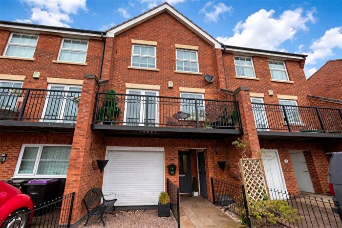 3 Bedroom Town House For Sale In Rosemary Gardens, Bourne, PE10