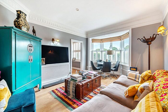 2 Bedroom Flat For Sale In Russell Road, Shepperton, TW17