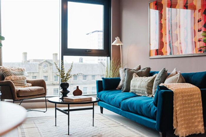 1 Bedroom Apartment To Rent In Holland Street, Glasgow, G2