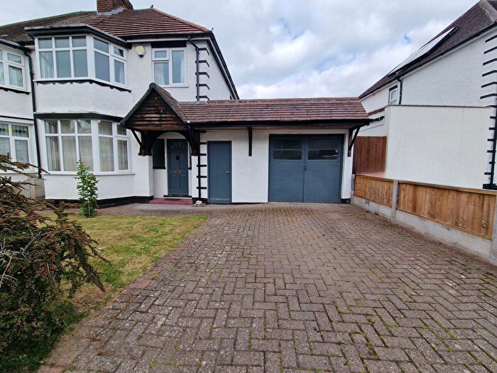 3 Bedroom Semi-Detached House To Rent In Green Drive, Wolverhampton, West Midlands, WV10