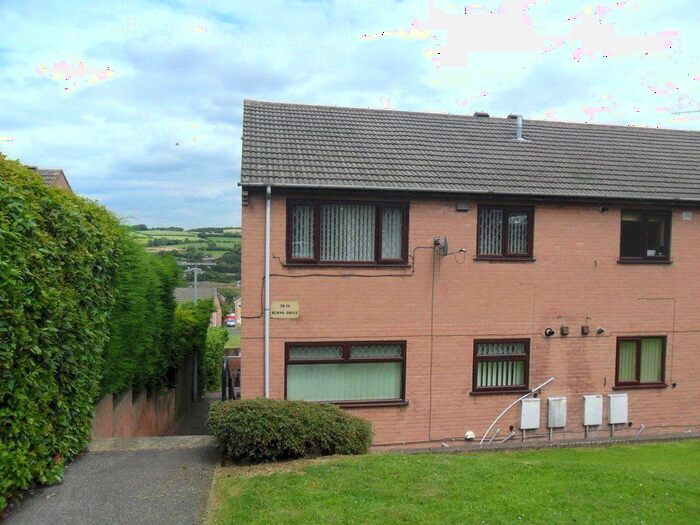 2 Bedroom Flat For Sale In Burns Drive, Dronfield, Derbyshire, S18