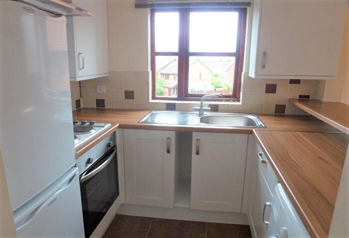 1 Bedroom Flat To Rent In Lowry Crescent, London, London, CR4