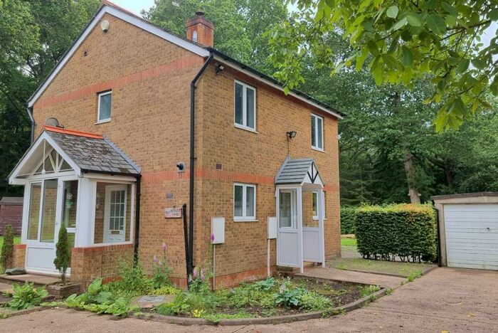 3 Bedroom House To Rent In Bedroom Detached House In Kenley, CR8