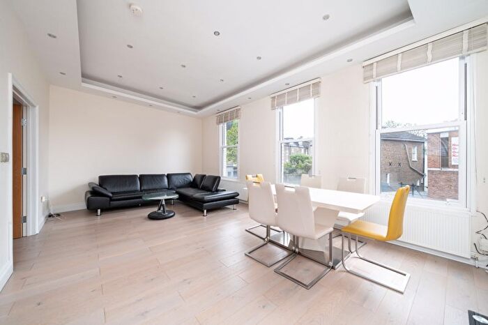 3 Bedroom Maisonette To Rent In Askew Road, London, W12