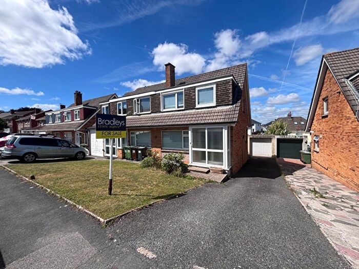 3 Bedroom Semi Detached House For Sale In Pollard Close, Plymouth, Devon, PL9