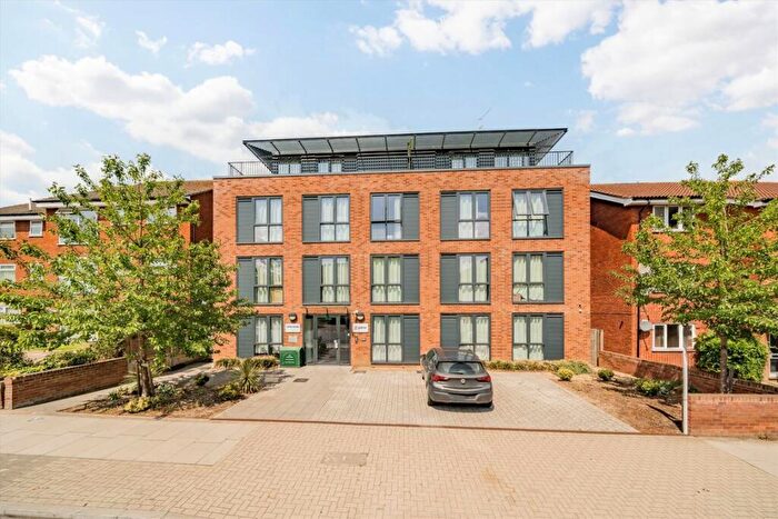 Flat To Rent In Kenton Road, Kenton, HA3