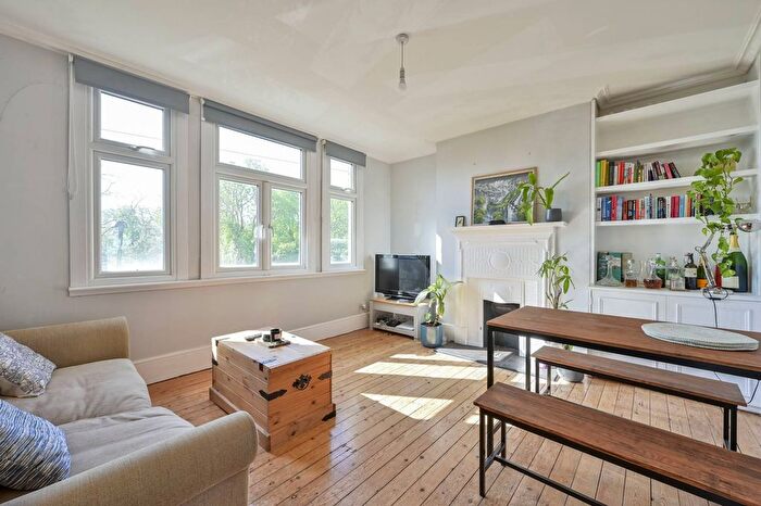 2 Bedroom Flat To Rent In North Worple Way, Barnes, London, SW14