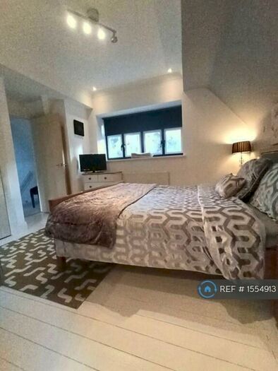 2 Bedroom Semi-Detached House To Rent In Tudor Lodge, Birmingham, B13