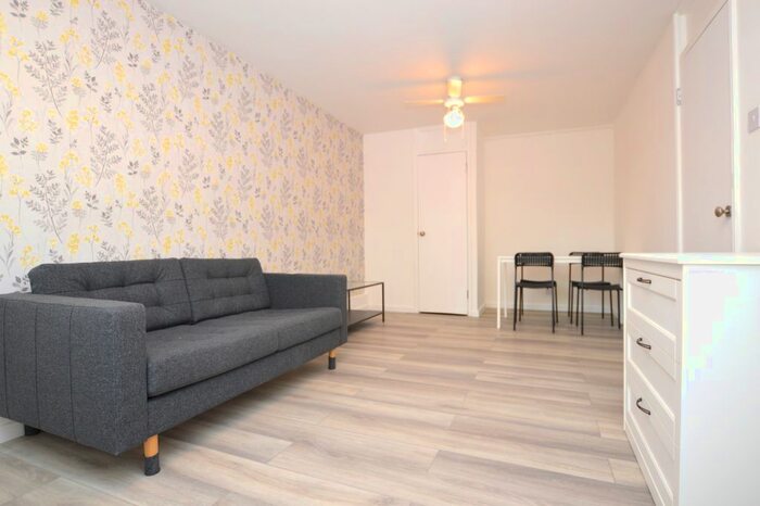 1 Bedroom Flat To Rent In Lovelinch Close, London, SE15