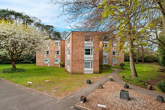 2 Bedroom Flat For Sale In Heathside, Weybridge, KT13