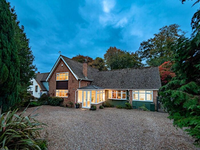 4 Bedroom Detached House For Sale In Southfield Drive, Kenilworth, CV8