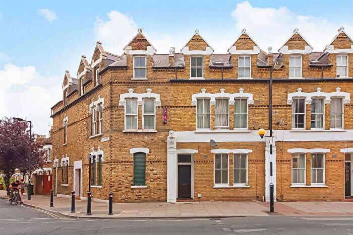 1 Bedroom Flat For Sale In Southampton Way, London, SE5