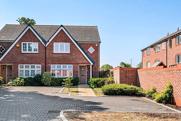 3 Bedroom Semi-Detached House For Sale In Clyffe Close, Swindon, SN3