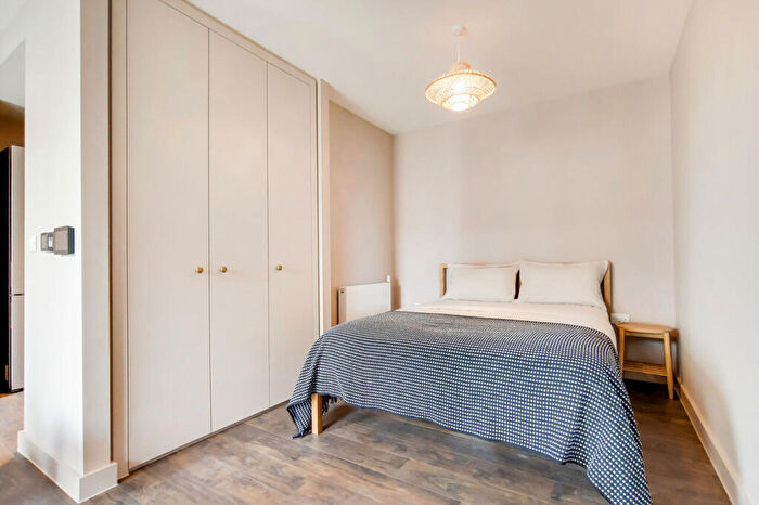 Apartment To Rent In Canada Gardens, Wembley, HA9