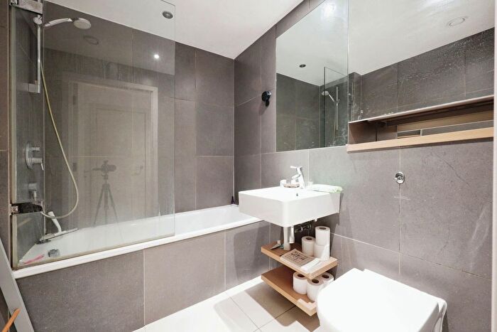 2 Bedroom Flat For Sale In Cardinal Building, Station Approach, Hayes, UB3