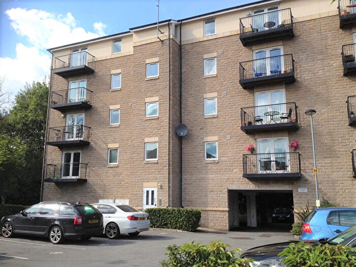 2 Bedroom Apartment To Rent In Thackray Court, Cornmill View, Leeds, West Yorkshire, LS18