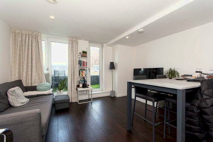 2 Bedroom Apartment To Rent In Eagle Point, City Road, EC1V
