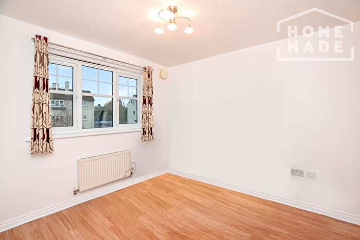 2 Bedroom Flat To Rent In Symphony Close, Edgware, HA8
