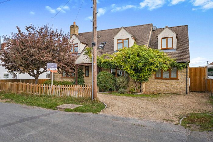 4 Bedroom Detached House For Sale In Priory Lane, Bishops Cleeve, Cheltenham, GL52