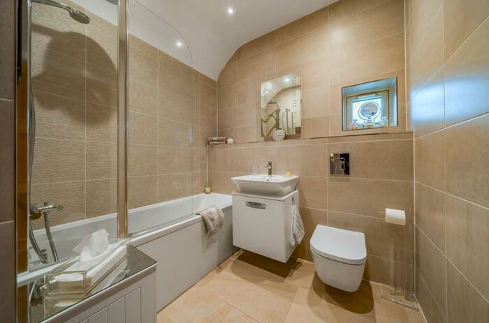 2 Bedroom Detached House For Sale In Colebrook Field, Ropley, Alresford, Hampshire, SO24
