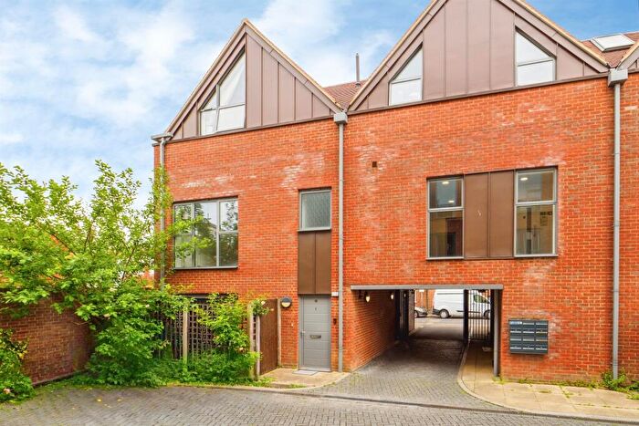 2 Bedroom Flat For Sale In Dover Street, Canterbury, CT1