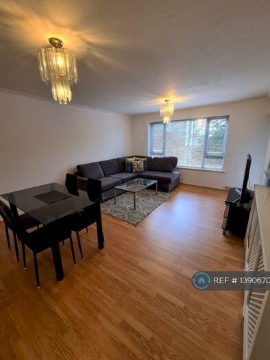 2 Bedroom Flat To Rent In Moss Hall Gove, London, N12
