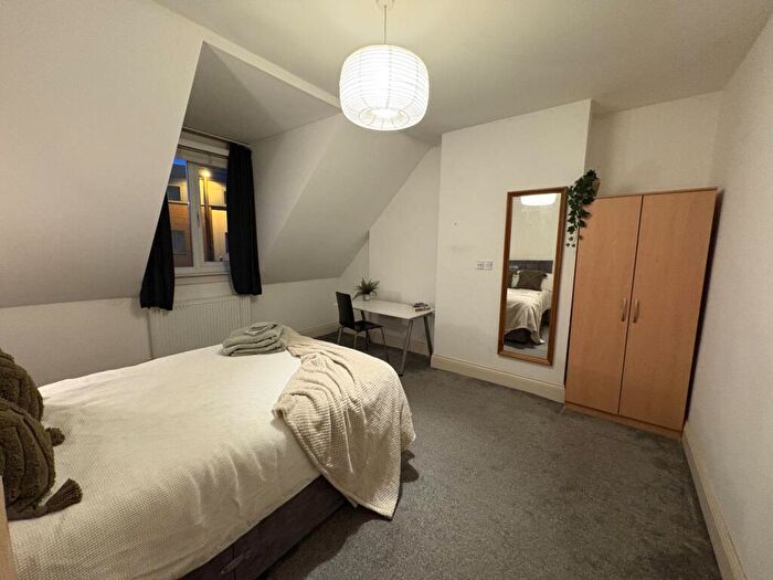 7 Bedroom Flat To Rent In High Street, Birmingham, B17