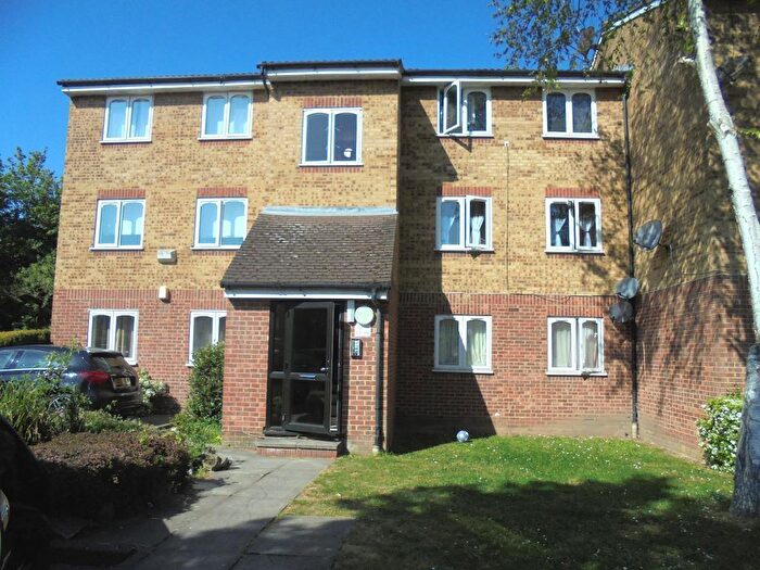 2 Bedroom Flat For Sale In Frazer Close, Romford, Essex, RM1