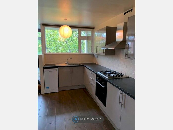 4 Bedroom Flat To Rent In Roberta Street, London, E2