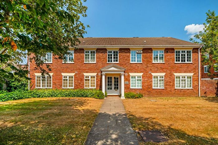 1 Bedroom Flat To Rent In Bonser Road, Twickenham, TW1