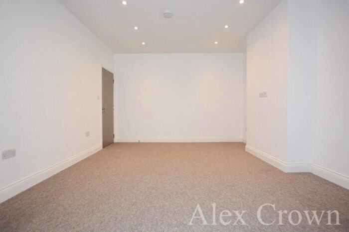 3 Bedroom Flat To Rent In Station Approach, Sudbury Hill, HA0