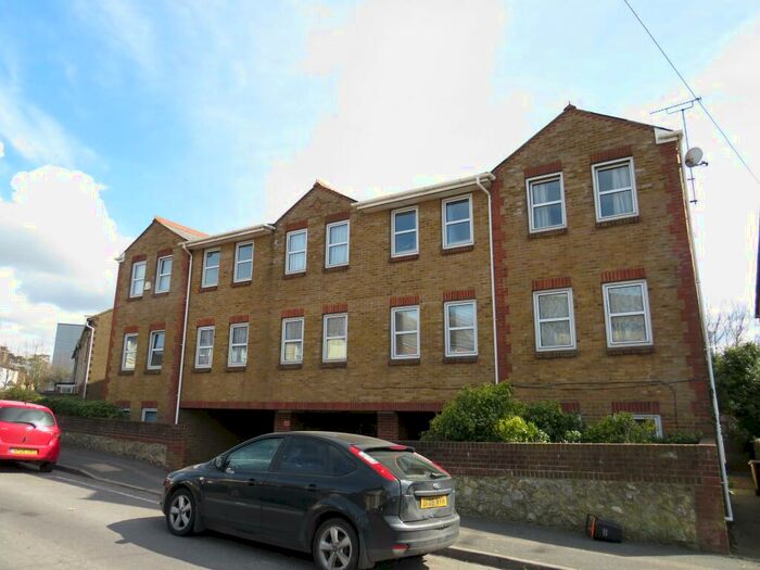 Flat To Rent In Hartnup Street, Maidstone, Kent, ME16